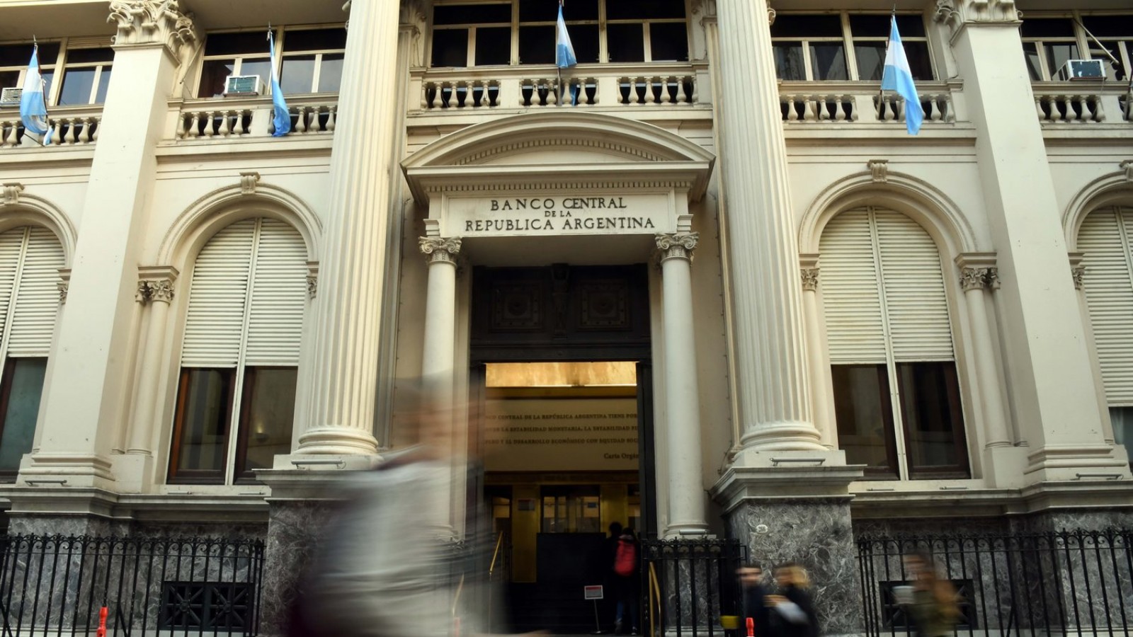 El Banco Central bajó la tasa de referencia del 40% al 35%: qué va a pasar con los plazos fijos