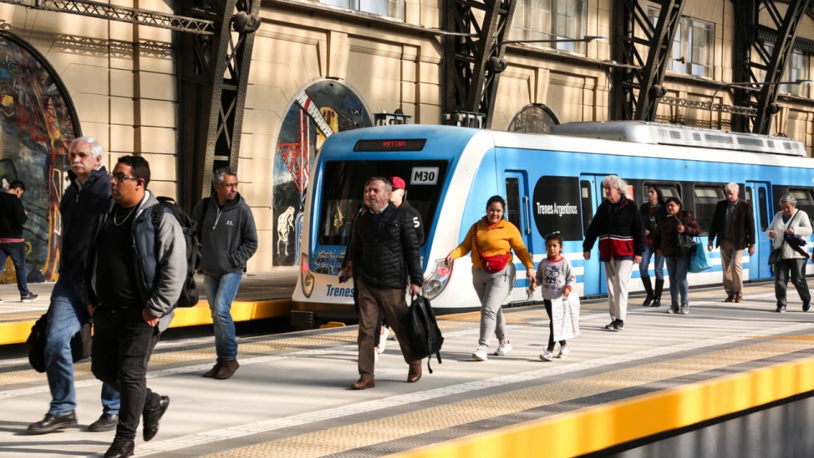 Los trenes circulan a 30 Km: demoras y cancelaciones afectan a miles de pasajeros