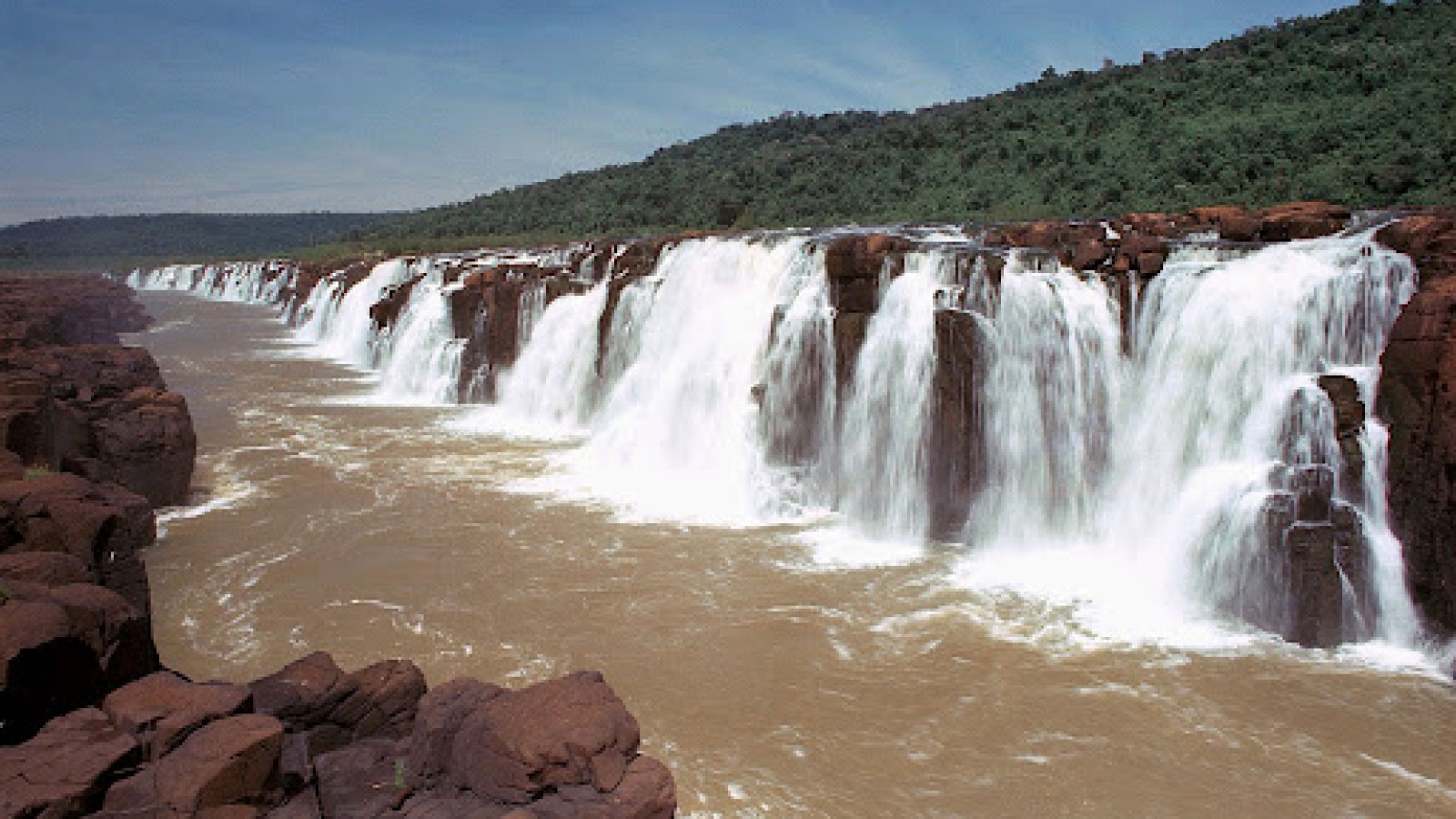 Los Saltos del Moconá, las otras "Cataratas del Iguazú" que deslumbran a los turistas en el norte argentino