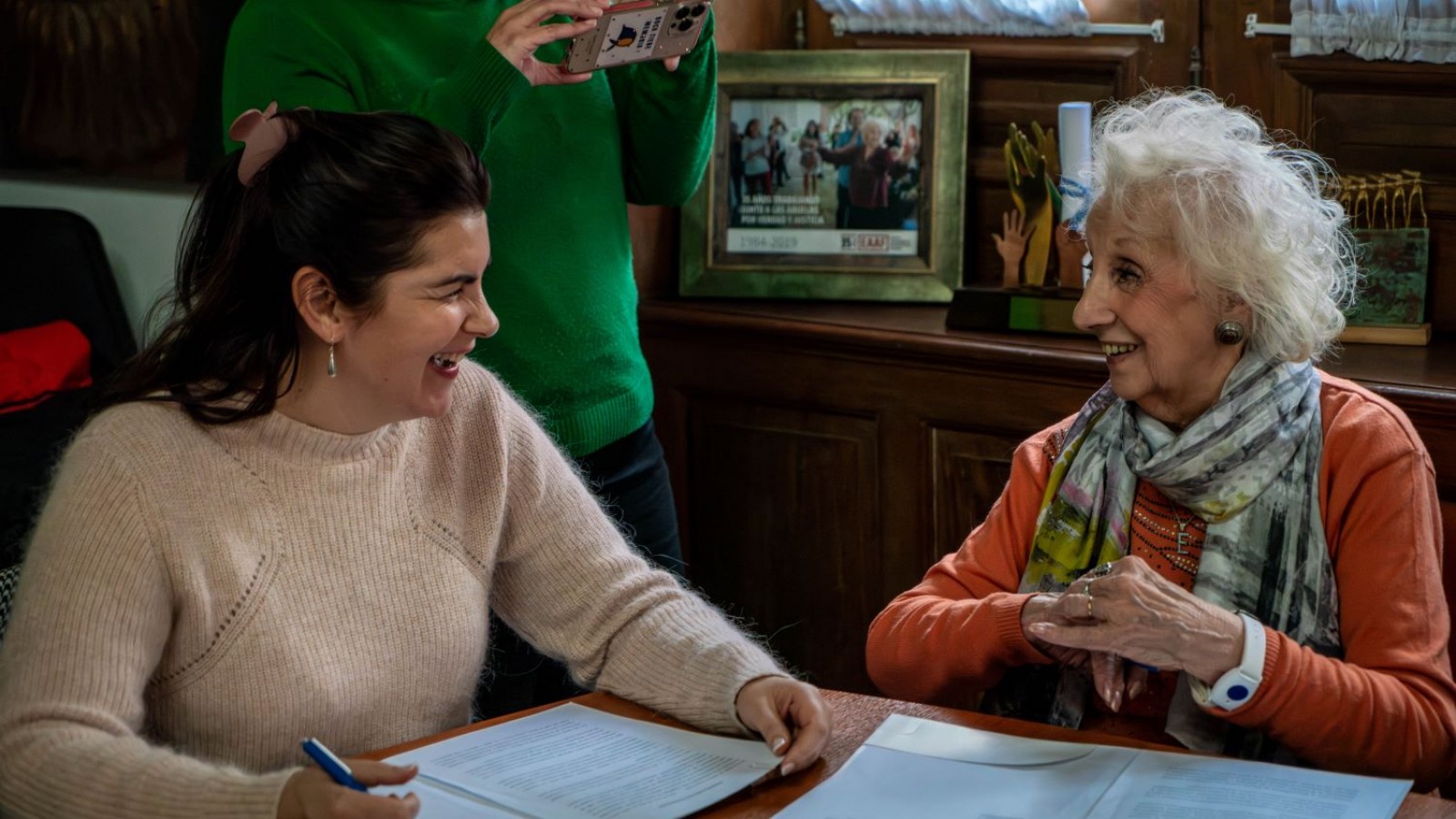 Fernández y de Carlotto firmaron un convenio para fortalecer políticas de identidad en Moreno