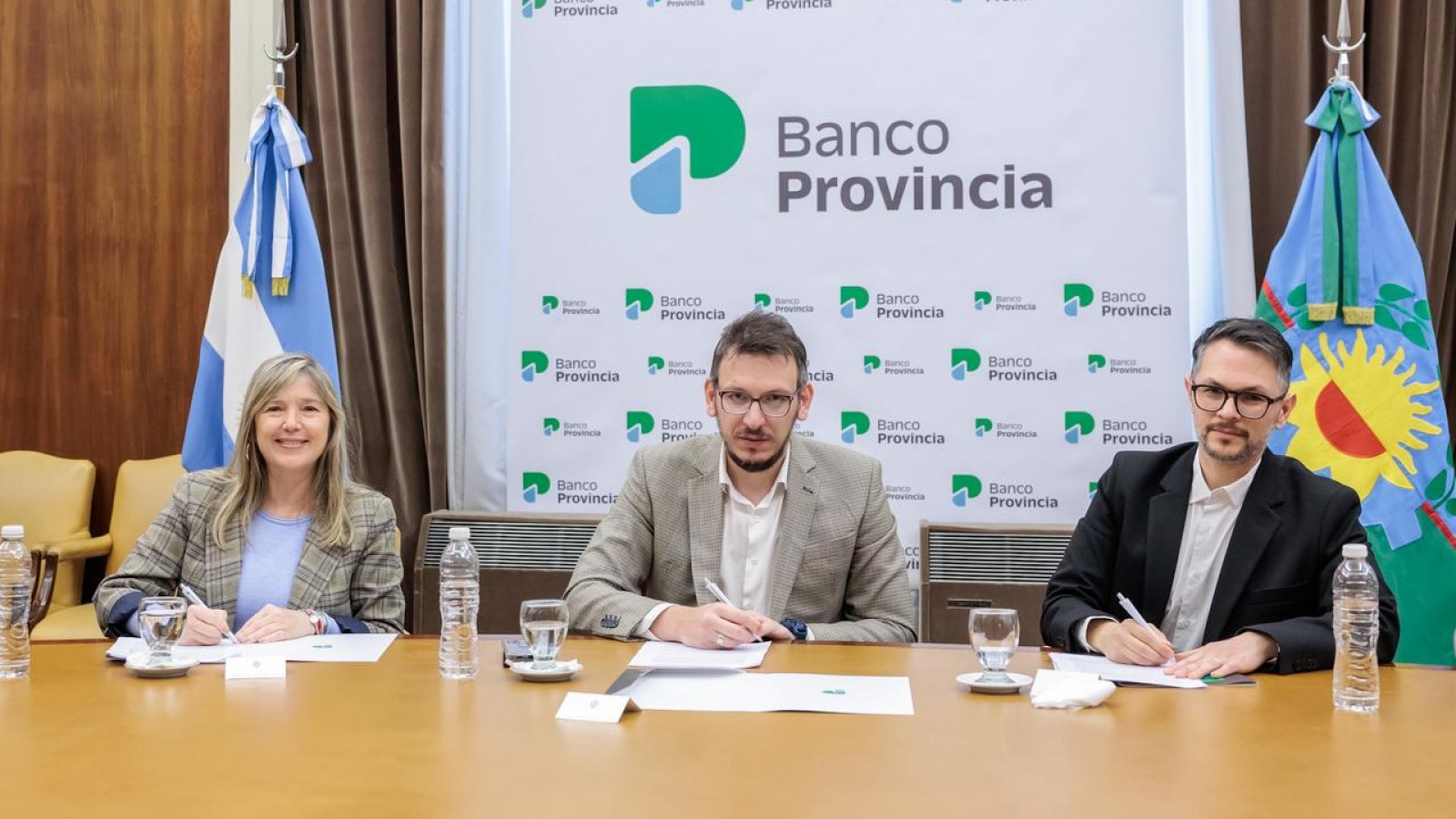 Las Casas de la Provincia contarán con servicios del Banco Provincia y de Provincia NET