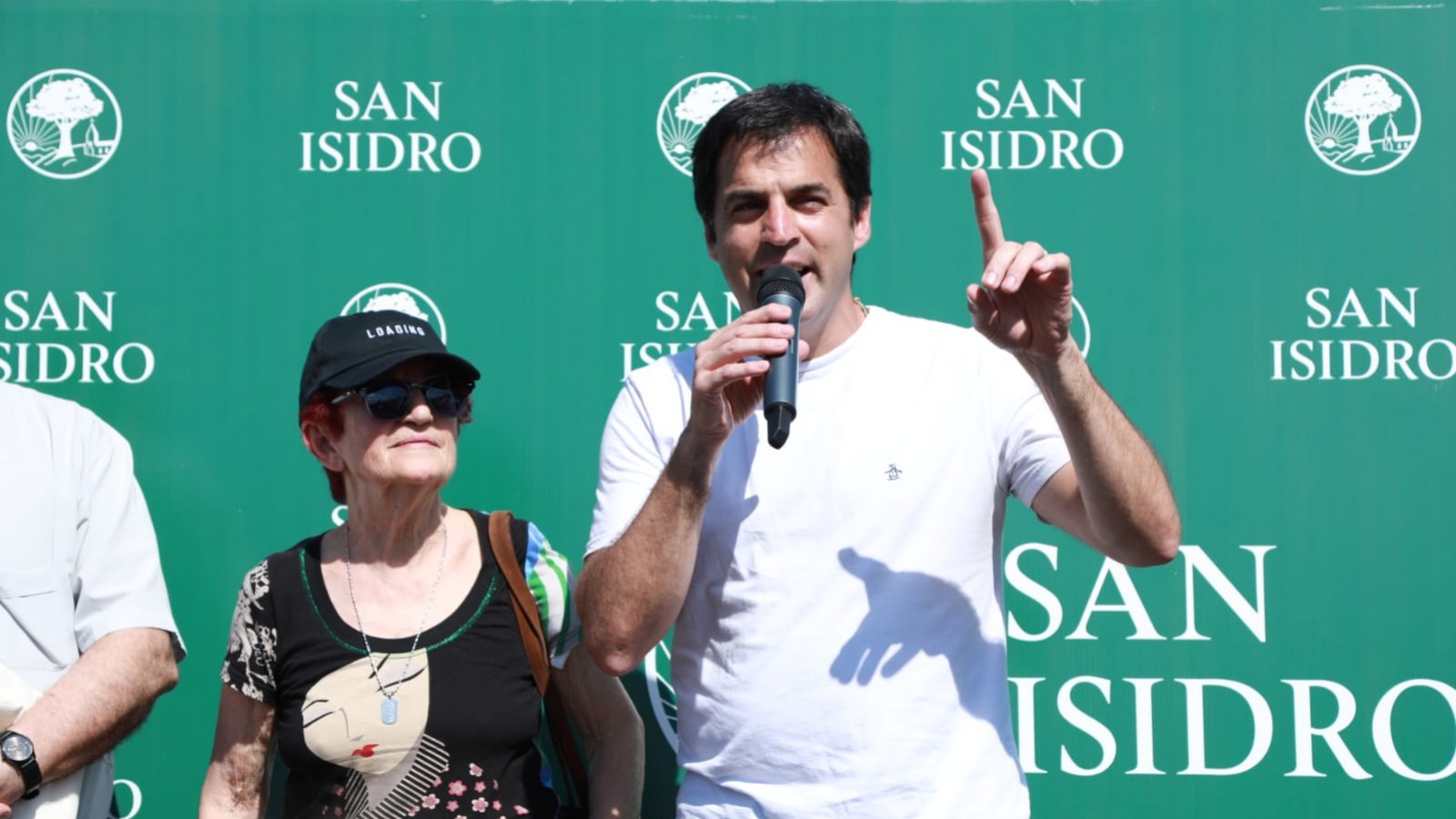 Junto a vecinos, Ramón Lanús inauguró en Boulogne la Plaza Olazábal