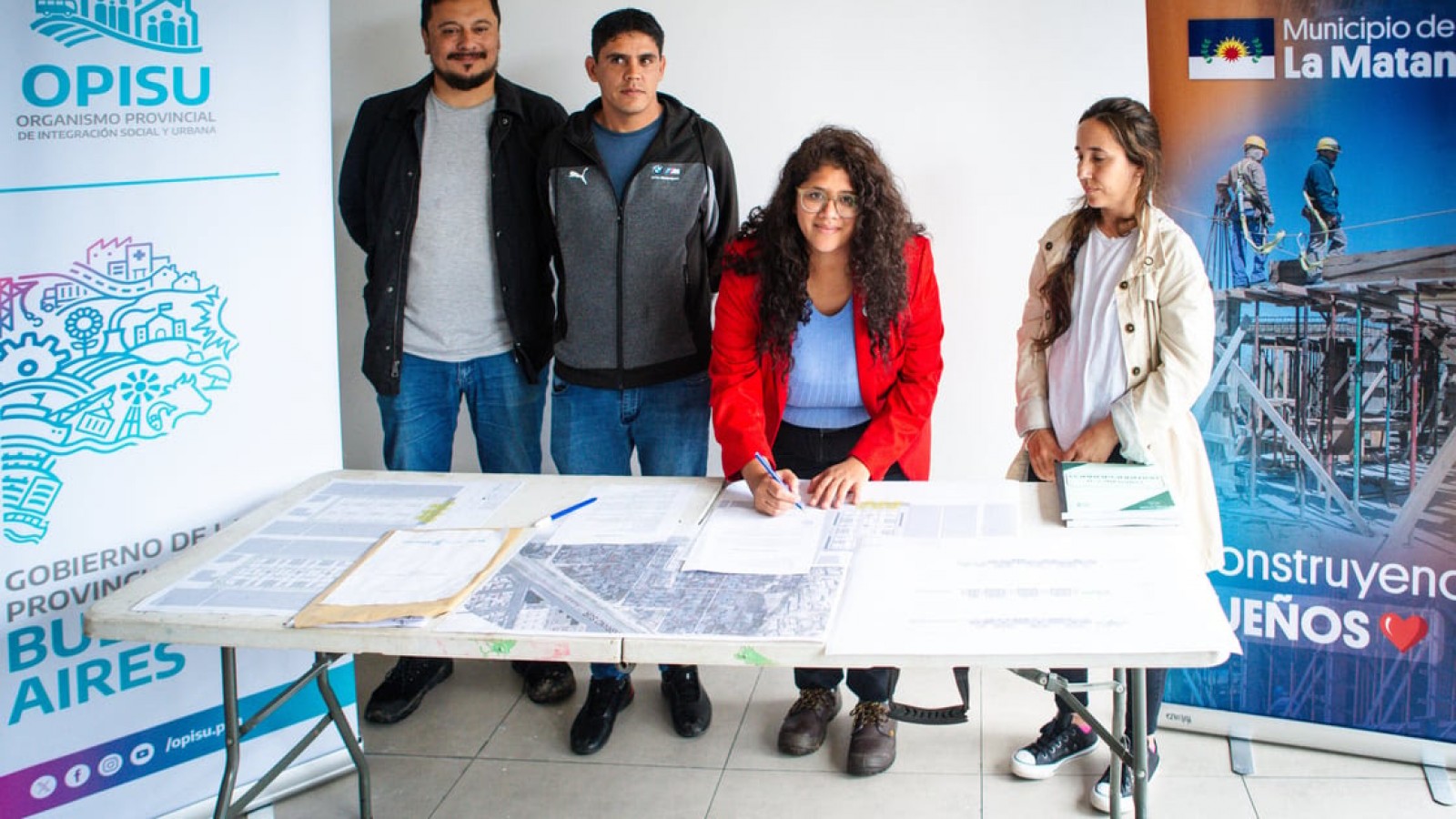 Barrios firmó el inicio de obra para la construcción de 28 nuevas viviendas