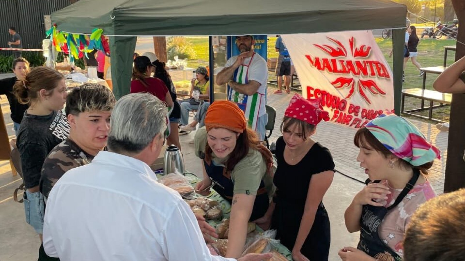 Fue un éxito la Feria Estudiantil de Pergamino: "Es un orgullo verlos emprender", afirmó Varela