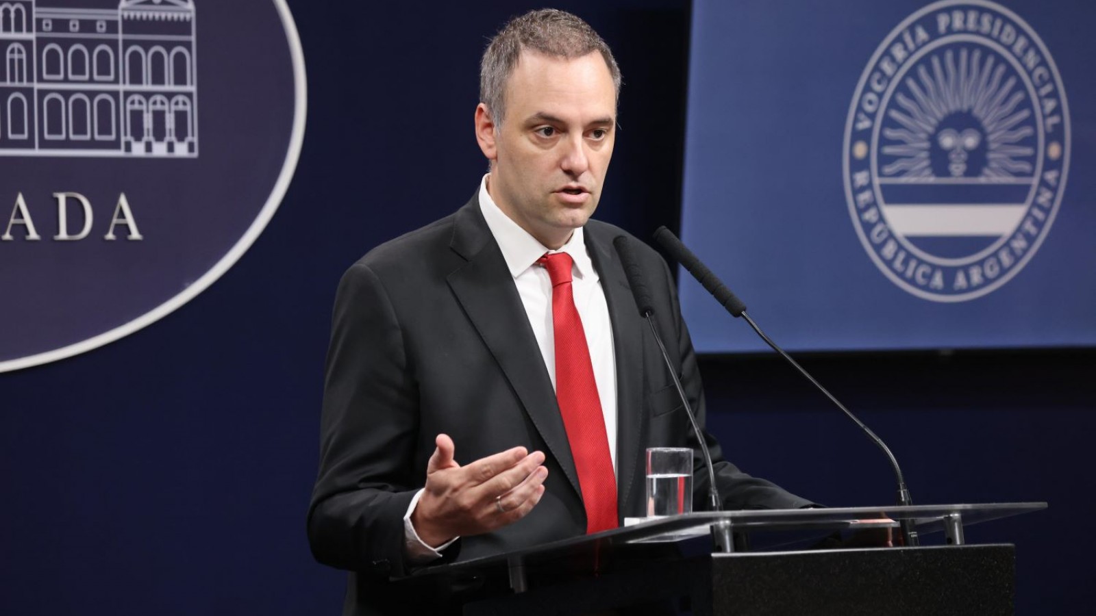 Adorni: "El Presidente se comprometió a impulsar un nuevo proyecto de Ficha Limpia porque la corrupción no puede gobernar la Argentina"