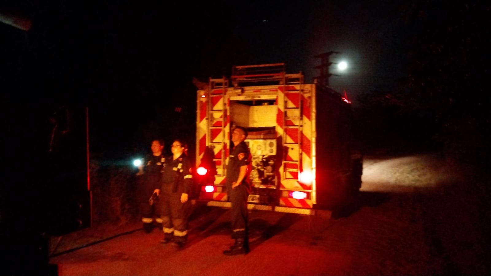 Incendio en Campana: cortes de energía y reconocimiento a los Bomberos Voluntarios