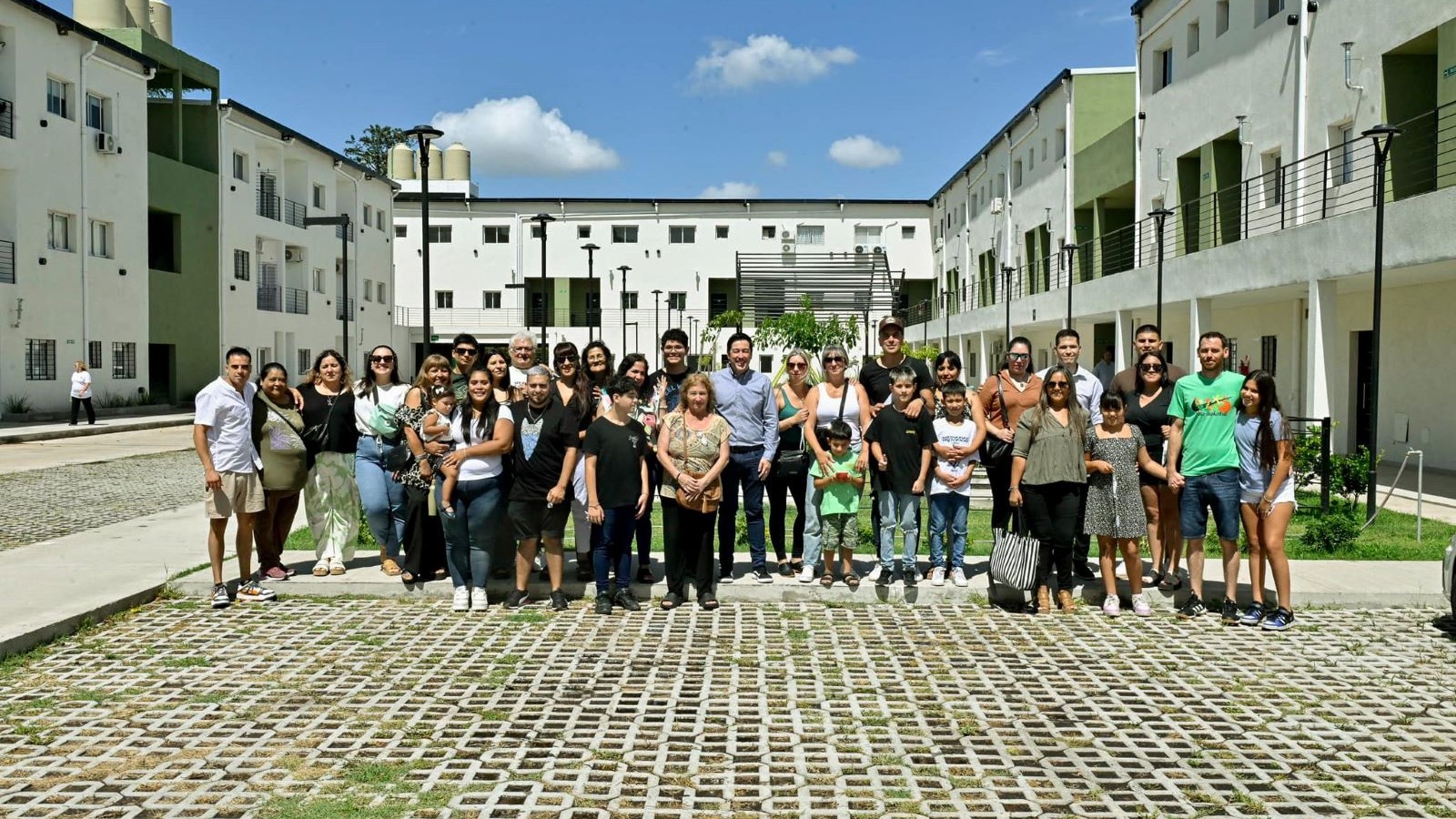 Leo Nardini hizo entrega de diez nuevas viviendas del Complejo Residencial Morse, ubicado en la ciudad de Ing. Pablo Nogués