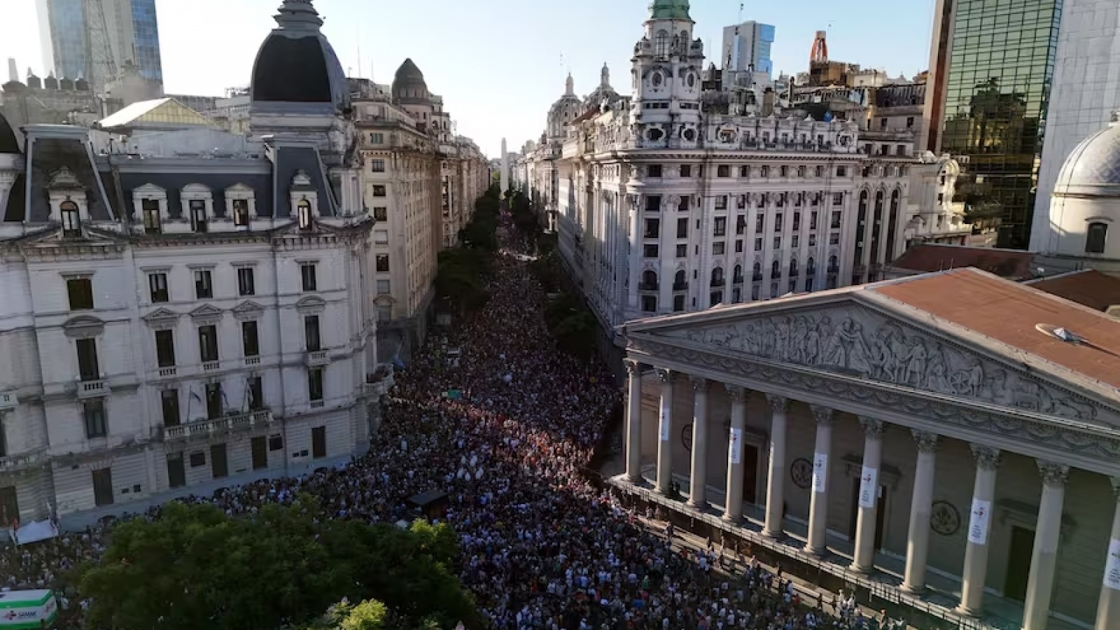 El colectivo LGTBIQ+ se movilizó a Plaza de Mayo: críticas a Milei y fuerte presencia opositora