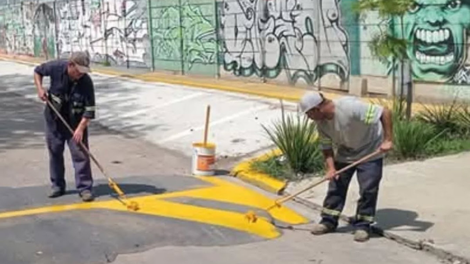 Previo al inicio de clases, el Municipio de Tigre realizó trabajos de mantenimiento vial en establecimientos escolares