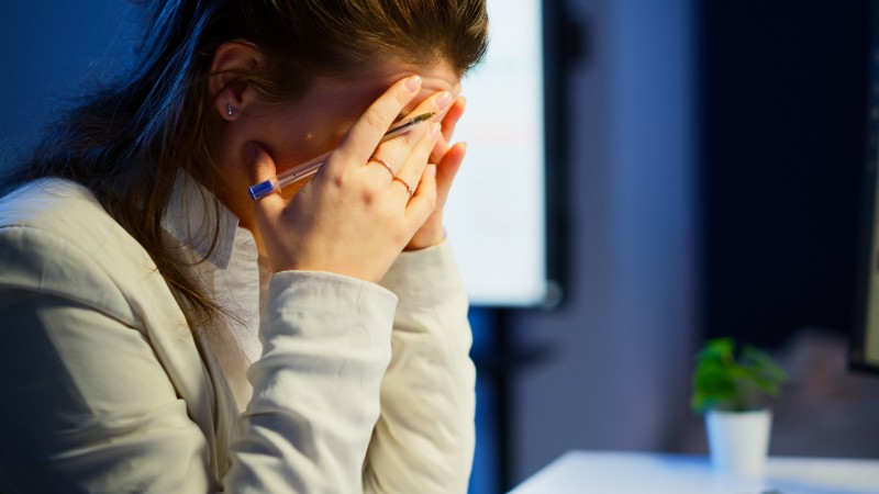 Alarma laboral: 9 de cada 10 argentinos se siente "quemado" por su trabajo, según el estudio Burnout 2025