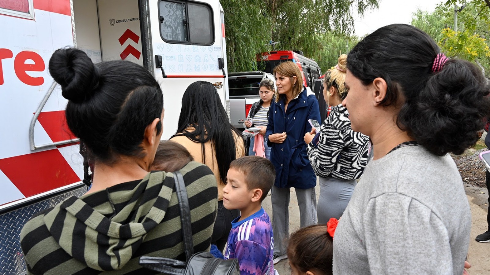 Vecinas y vecinos resolvieron trámites en un nuevo operativo integral de servicio a la comunidad del Municipio de Tigre