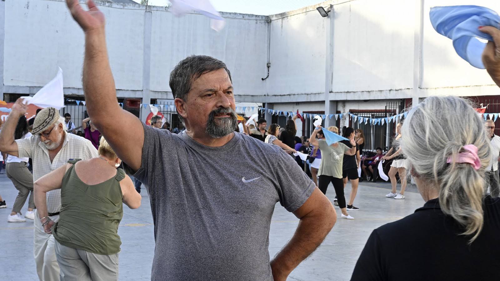 Para continuar promoviendo la cultura popular, el ciclo municipal "Domingos de Peña" sigue recorriendo el distrito para el disfrute de vecinos y vecinas