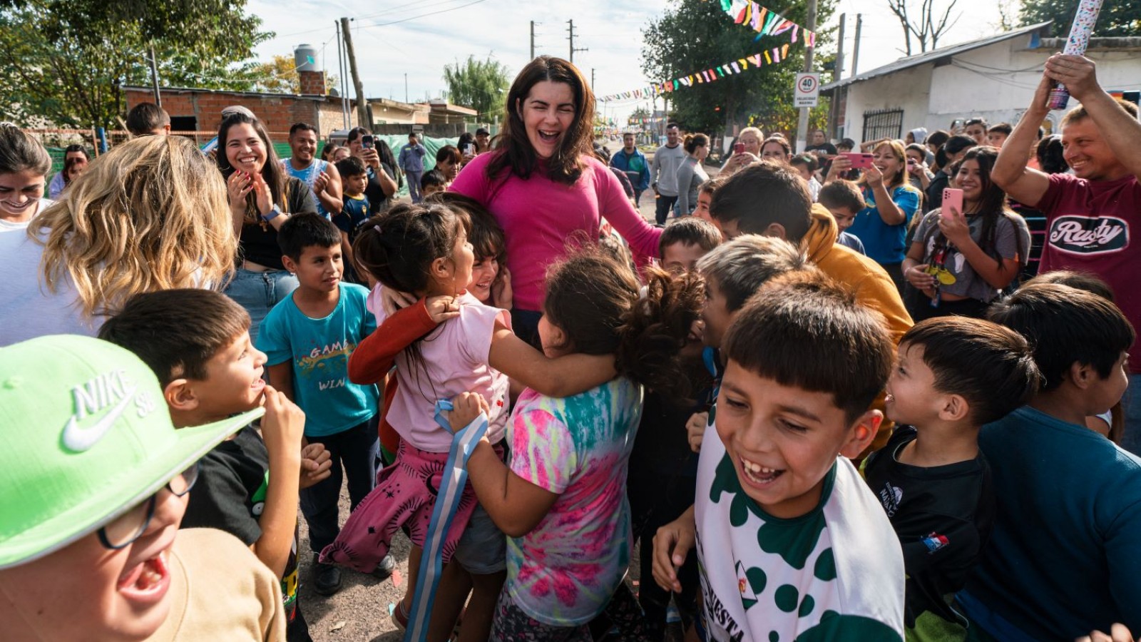Mariel Fernández inauguró nuevas cuadras de asfalto en Moreno Sur