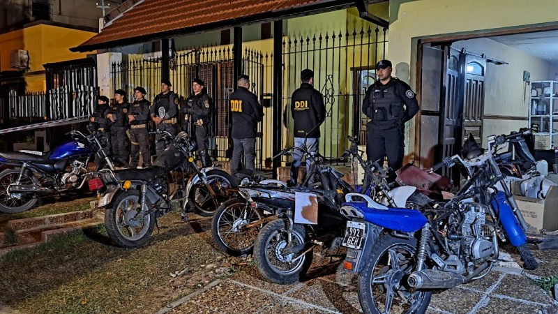 Desbaratan banda criminal que robaba motos en Campana y Exaltación de la Cruz: hay varios detenidos y un prófugo