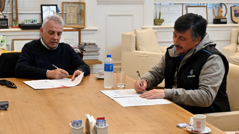 Con el objetivo de fortalecer las políticas de cuidado ambiental, Julio Zamora formalizó un convenio con Conarcoop