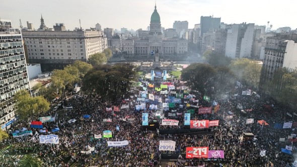Marcha Federal Universitaria: multitud frente al Congreso celebró el rechazo a los vetos de Milei