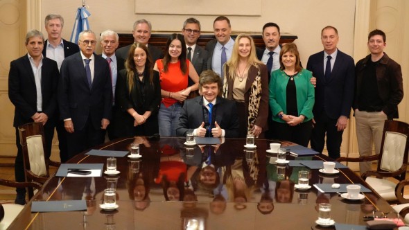 Con el debut de Adorni y Santilli, Milei encabezó la primera reunión con su nuevo Gabinete