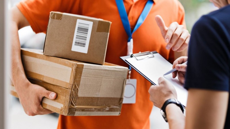 Furor por las compras al exterior: crecieron más de 200% en octubre y preocupan los efectos en el comercio local