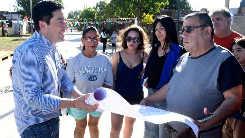 Nardini inauguró una importante obra de pavimentación en Grand Bourg