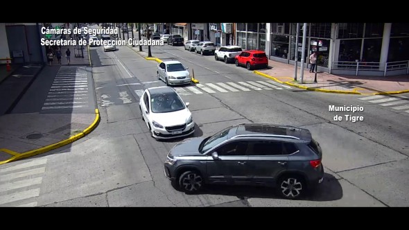 Imprudencia al volante generó un fuerte siniestro vial en Tigre centro: todo quedó registrado por las cámaras del COT