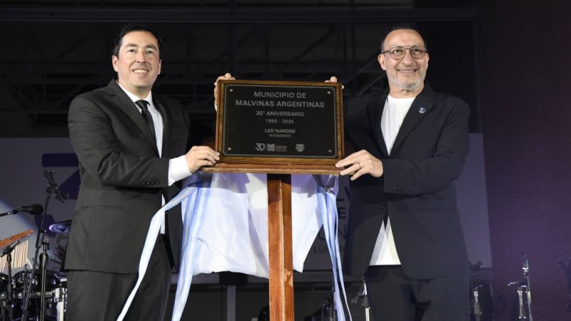 Malvinas Argentinas celebró su 30° aniversario con un emotivo acto encabezado por el intendente Leo Nardini