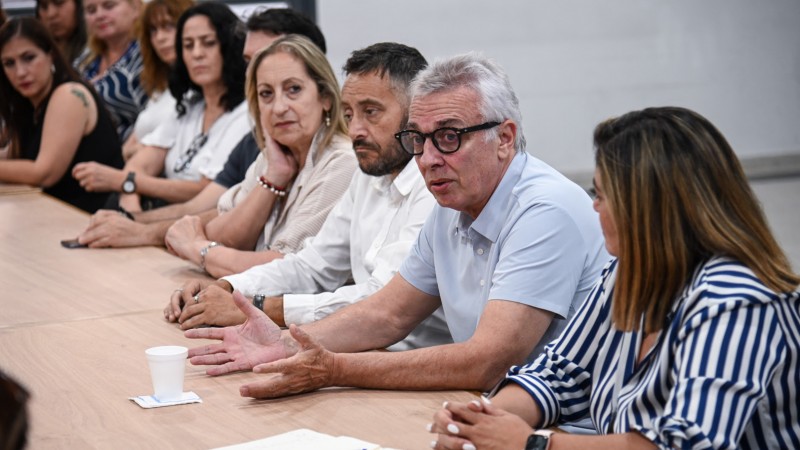 Con motivo de continuar fortaleciendo la educación pública, Julio Zamora se reunió con directivos de escuelas de Tigre