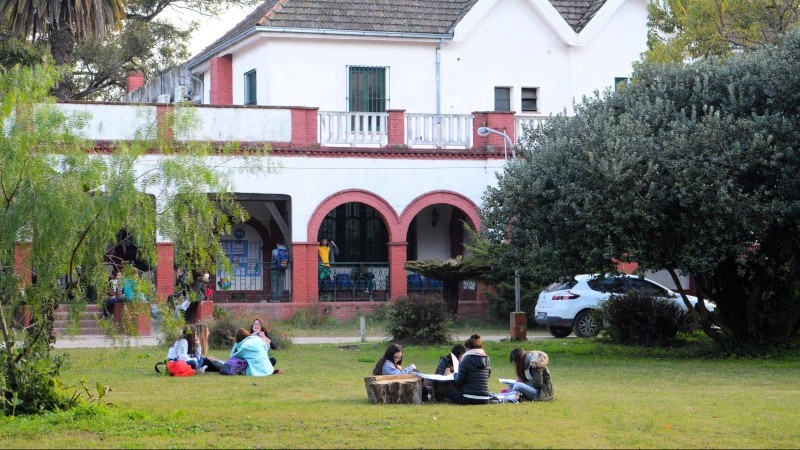 Inteligencia Artificial: por primera vez se puede cursar una diplomatura en el PES de Escobar