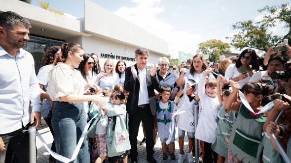 Kicillof: "Reactivamos las obras paralizadas por el Gobierno nacional para llevar mejor educación pública a los pibes y pibas"