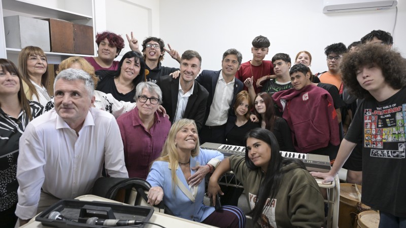 Kicillof entregó 430 escrituras gratuitas a familias de Morón