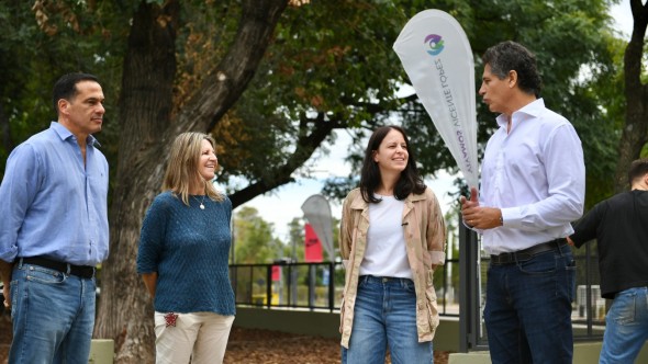 Vicente López inauguró el nuevo canil del Paseo de la Costa junto a Nestlé Purina