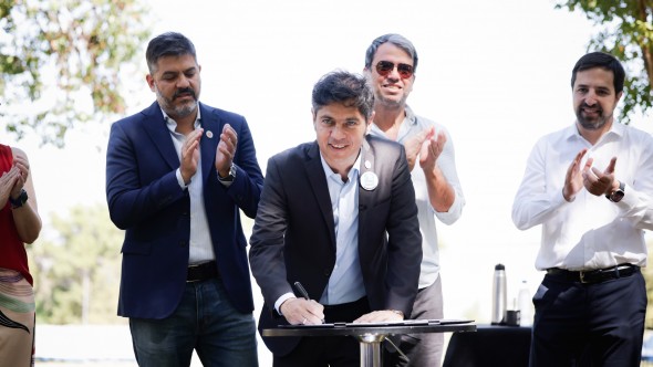 Kicillof inauguró la nueva red de distribución de agua potable en la Isla Martín García