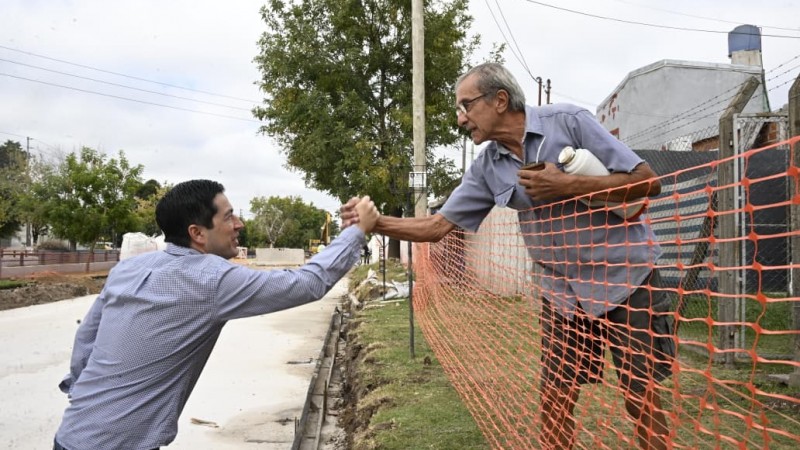 Nardini visitó la obra de repavimentación de la calle Hooke en Grand Bourg