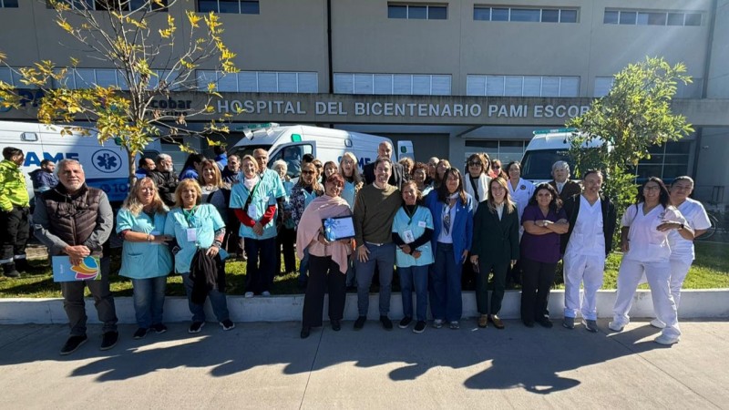 La Municipalidad entregó tres nuevas ambulancias al Hospital del Bicentenario y un aporte económico a su cooperadora