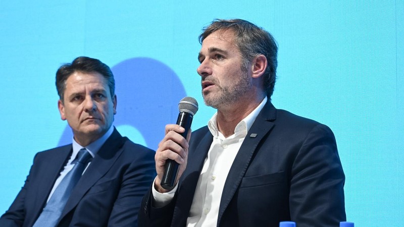 Achával participó de un panel sobre Inteligencia Artificial en la Feria del Libro