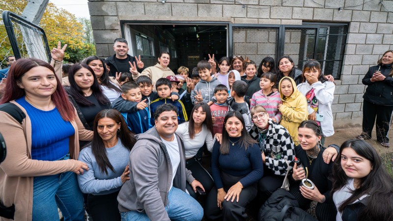 Mariel Fernández inauguró el nuevo Centro Cultural La Perla y sumó obras de asfalto y luces LED
