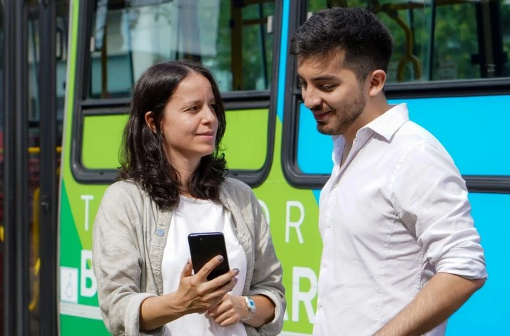 Vicente López instaló WiFi gratis en todas las unidades del Transporte Bicentenario