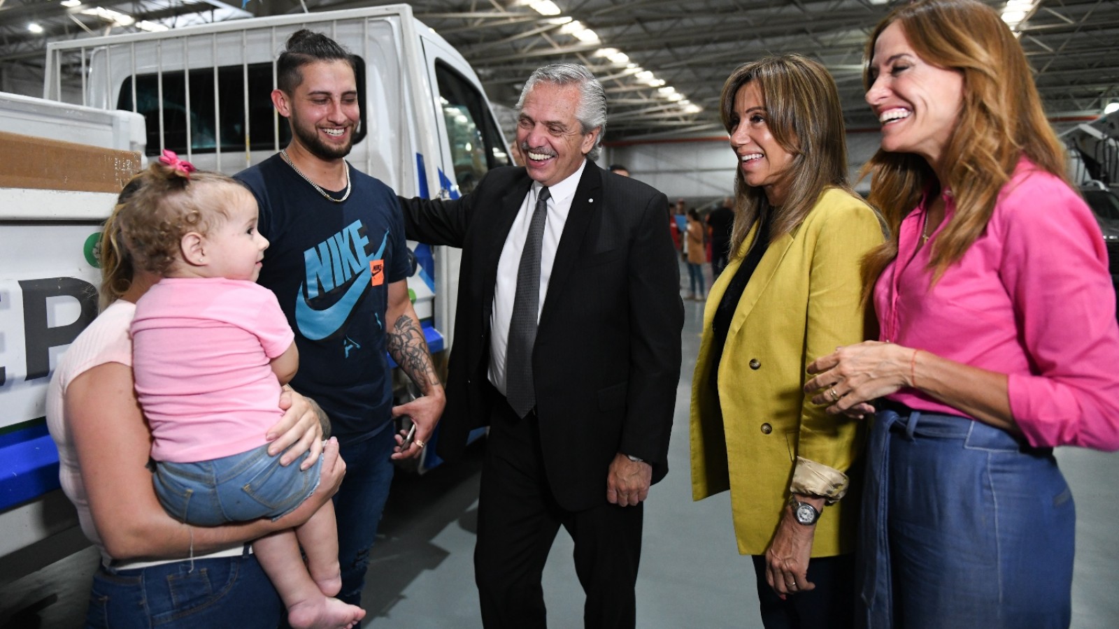 El Presidente participó de la entrega de máquinas y herramientas a emprendedoras y emprendedores de la economía social