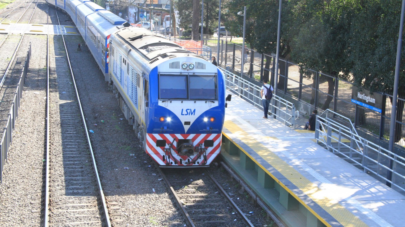 Transporte formalizó licitación para renovación de vías y señalamiento de la línea San Martín