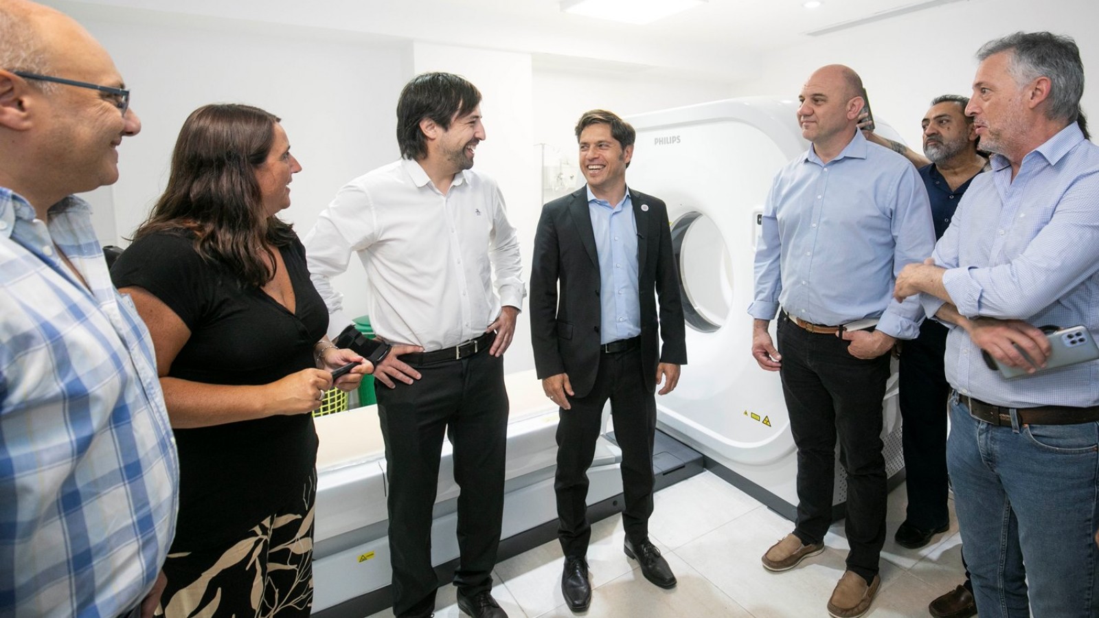 Kicillof visitó un nuevo Centro de Diagnóstico por Imágenes y puso en funcionamiento una ambulancia de alta complejidad