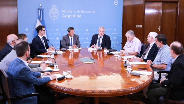 Massa y Perczyk firmaron con representantes de escuelas privadas un tope a los aumentos de cuotas de los colegios