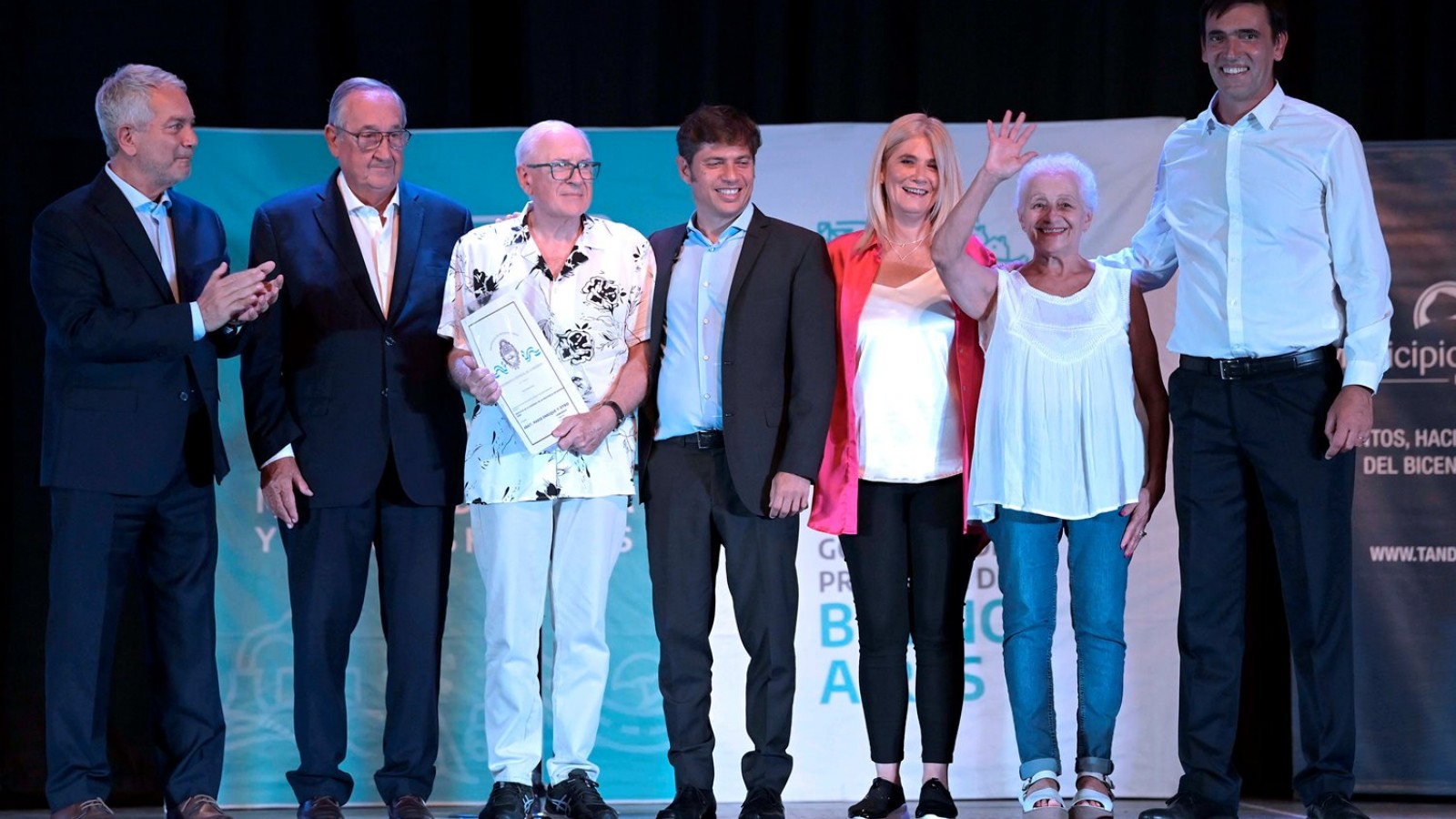 Kicillof encabezó la entrega de 308 títulos de propiedad en Tandil