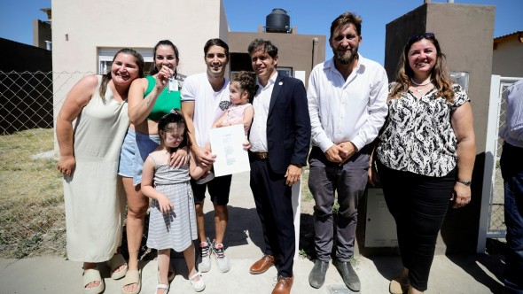 Kicillof entregó 25 viviendas y 425 escrituras gratuitas