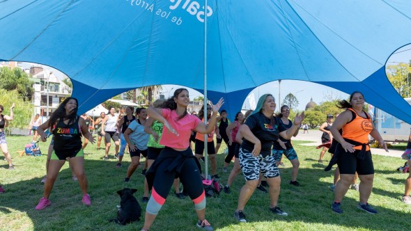 Domingo de yoga, funcional y zumba en Calle Activa de San Nicolás