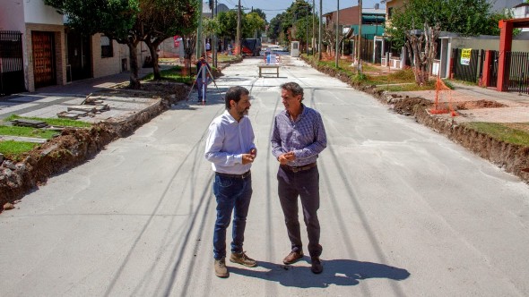 Fernando Moreira y Gabriel Katopodis recorrieron la puesta en valor de la Avenida Eva Perón