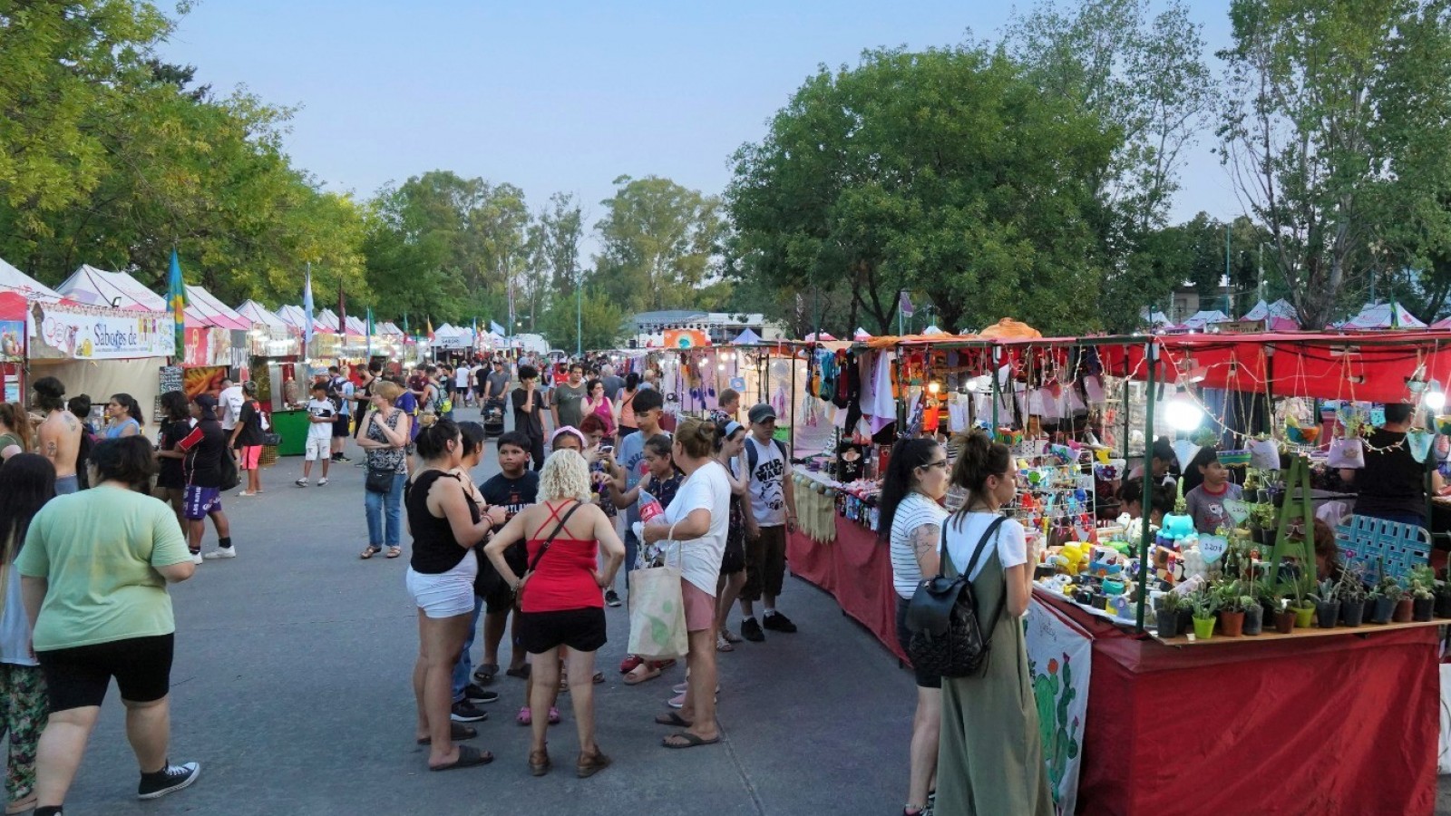 Volvió la Feria de las Colectividades a Villa Adelina con gran convocatoria