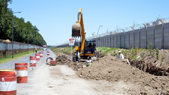 Corte de tránsito por obras de mantenimiento en calle Barbarita de Troncos del Talar
