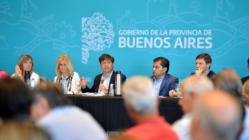 Kicillof presentó la tercera etapa del Plan Integral de Mejoras de Caminos Rurales