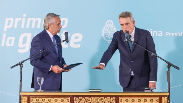El Presidente tomó juramento a Agustín Rossi como nuevo Jefe de Gabinete