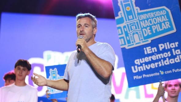 Achával defendió el sueño de la Universidad en los carnavales