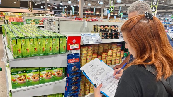 Operativo de fiscalización por Precios Justos en un hipermercado de San Martín